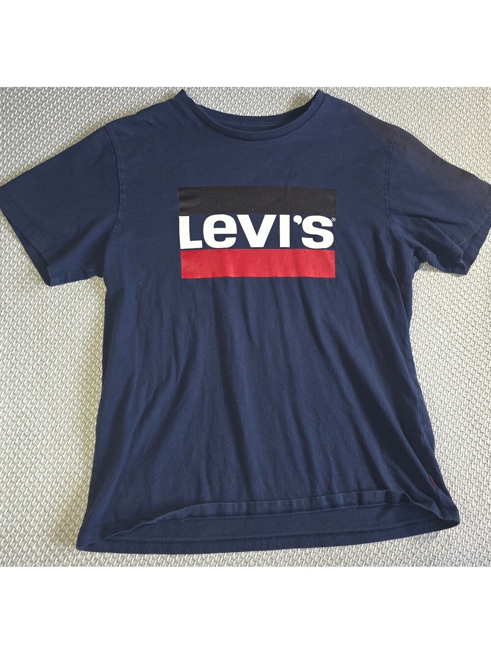 Men's navy blue Levi's short sleeve t-shirt size medium